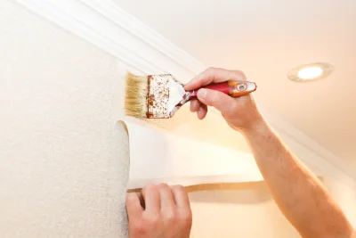 Pose de papier peint à Monteplain — revêtements muraux et toiles de verre